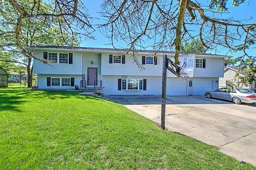 720 Pine Ct, Mt Zion, IL, 62549-1421 | Card Image