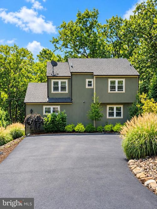 203 Fairway Cir, CROSS JUNCTION, VA, 22625-2020 | Card Image