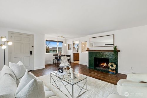 9444 26th Avenue Sw, Seattle, WA, 98106 | Card Image