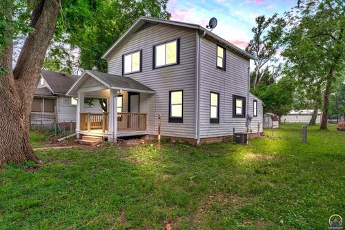2007 Ne Quincy St, Topeka, KS, 66608-1748 | Card Image