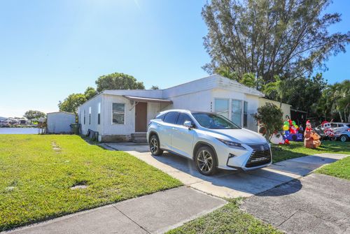 21726 N Heritage Cir, Pembroke Pines, FL, 33029-1050 | Card Image