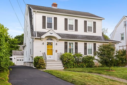 174 Blaine St, Fairfield, CT, 06824-5804 | Card Image