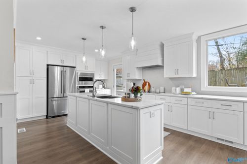 1917 Vanderbilt Cir Sw, Huntsville, AL, 35801-5241 | Card Image