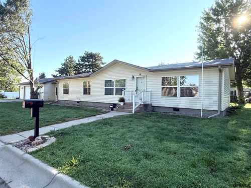 331 N 14th St, Geneva, NE, 68361-1517 | Card Image