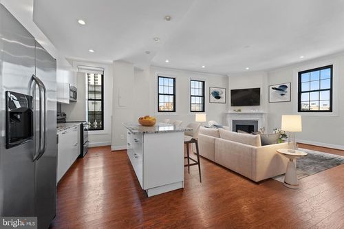 305-1 E Chase St, BALTIMORE, MD, 21202-2557 | Card Image