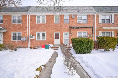 75-05 168th St, Fresh Meadows, NY, 11366-1331 | Card Image