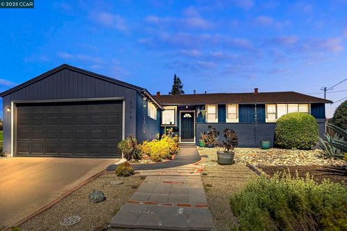 3189 Fitzpatrick Dr, Concord, CA, 94519-2117 | Card Image