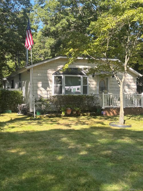 255 Auborn Ave, Shirley, NY, 11967-1735 | Card Image