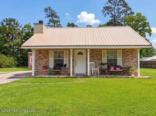 1002 Washington St, Waveland, MS, 39576-2819 | Card Image