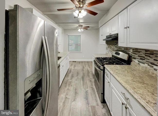 14849 Leicester Ct, Townhouse with 3 bedrooms, 4 bathrooms and null parking in CENTREVILLE VA | Image 12