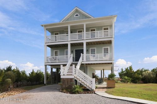 180 Pasture Point Ln, Smyrna, NC, 28579-9535 | Card Image