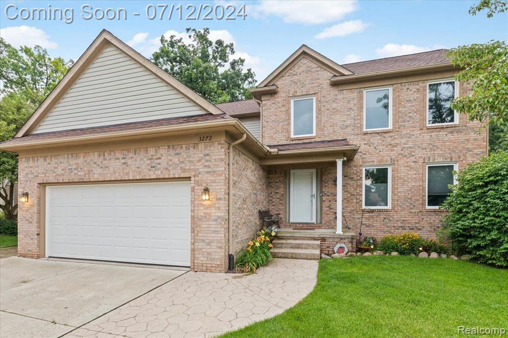 Hickory Dr, Lake Orion, MI 48359