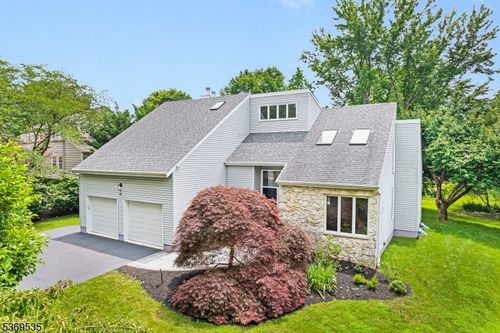 37 Compton Ct, Basking Ridge, NJ, 07920-2737 | Card Image
