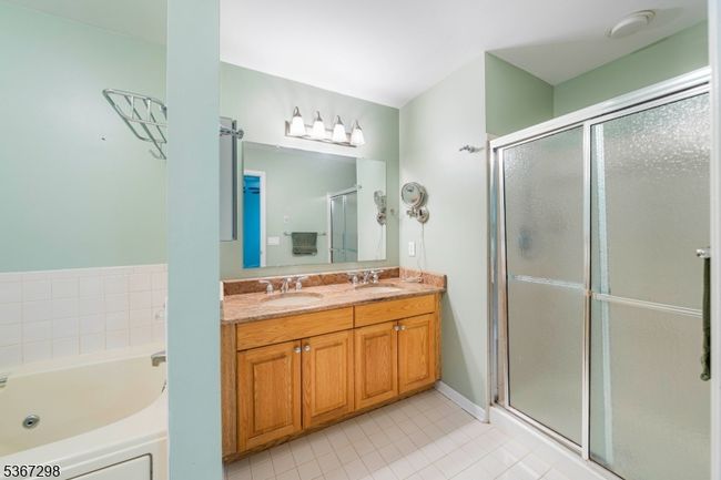 32 Berkeley Sq, Townhouse with 3 bedrooms, 2 bathrooms and null parking in Berkeley Heights NJ | Image 11