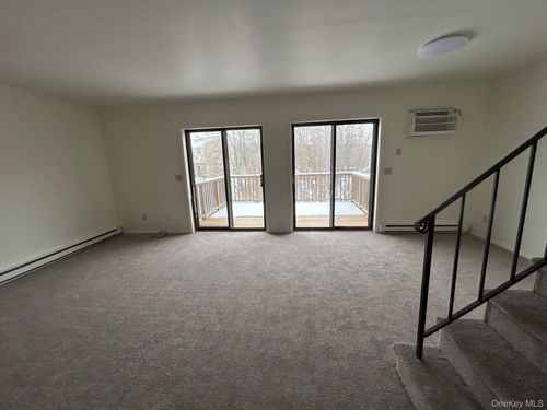 8004 Chelsea Cv N, East Fishkill, NY, 12533-7131 | Card Image