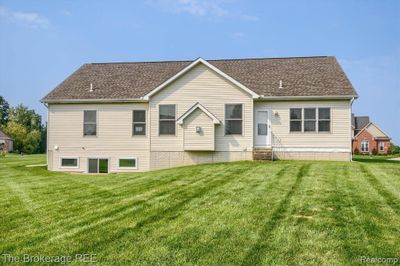 8441 Mapleview Drive, Home with 3 bedrooms, 2 bathrooms and null parking in Davison Twp MI | Image 3