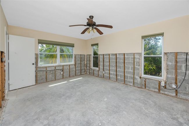 11465 7 Th St E, House other with 2 bedrooms, 2 bathrooms and null parking in Treasure Island FL | Image 22