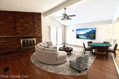 37683 Adrian Dr, Sterling Heights, MI, 48310-4010 | Card Image