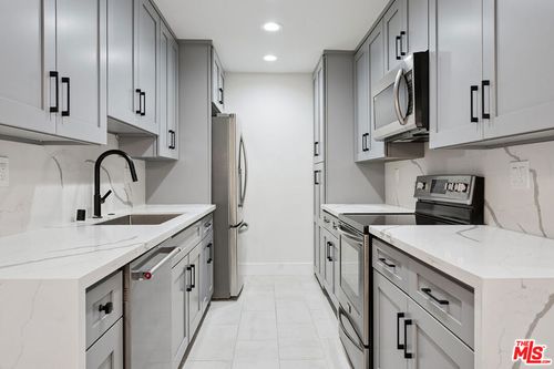 apt-2-5400 Newcastle Ave, Encino, CA, 91316-2027 | Card Image