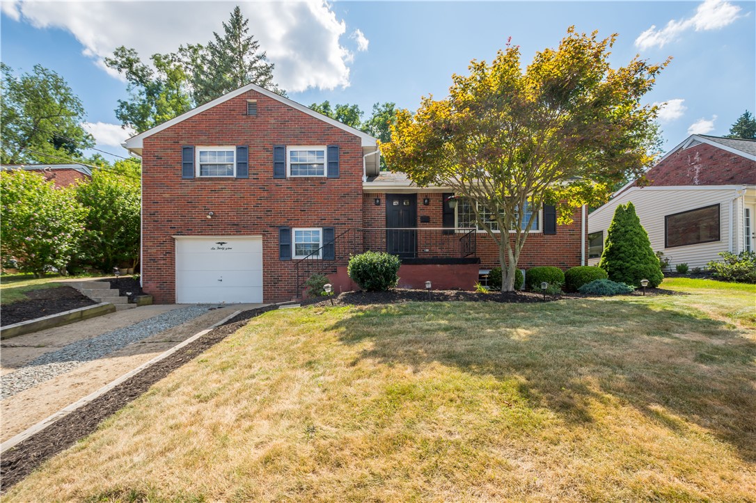 Alpine Dr, Canonsburg, PA 15317
