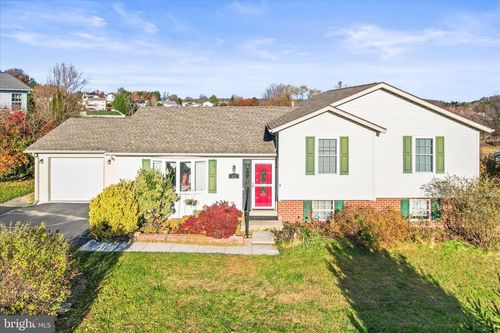 82 Piston Ct, STEWARTSTOWN, PA, 17363-8323 | Card Image