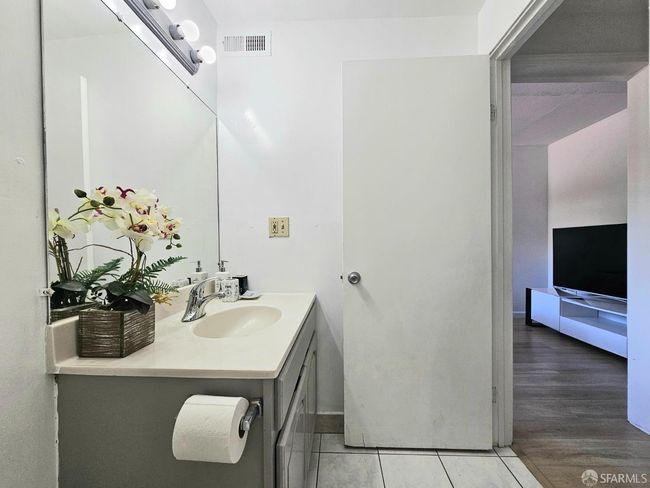 21235 Kahlert St, House other with 3 bedrooms, 2 bathrooms and 1 parking in Castro Valley CA | Image 32