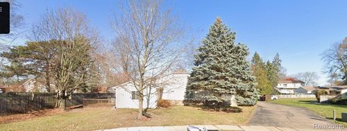 2150 Phillips Ave, Holt, MI, 48842-6319 | Card Image