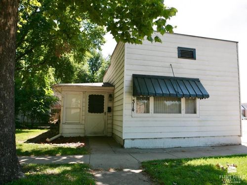 314 N 6th St, Manhattan, KS, 66502-5913 | Card Image