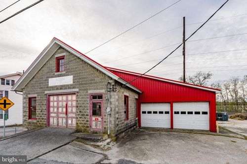 3576 Lincoln Hwy E, KINZERS, PA, 17535-9701 | Card Image