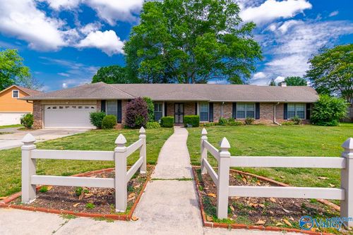 7823 Horseshoe Trl Se, Huntsville, AL, 35802-3217 | Card Image