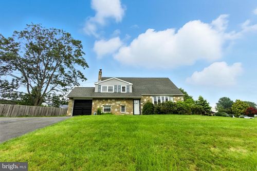 559 Maple Ave, SOUTHAMPTON, PA, 18966-3578 | Card Image