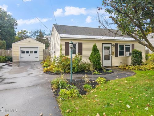 3 Crown Ct, Albany, NY, 12211-2107 | Card Image