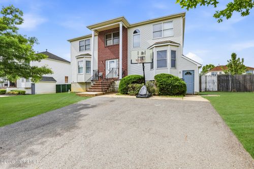 13 Independence Ct, Lakewood, NJ, 08701-4158 | Card Image