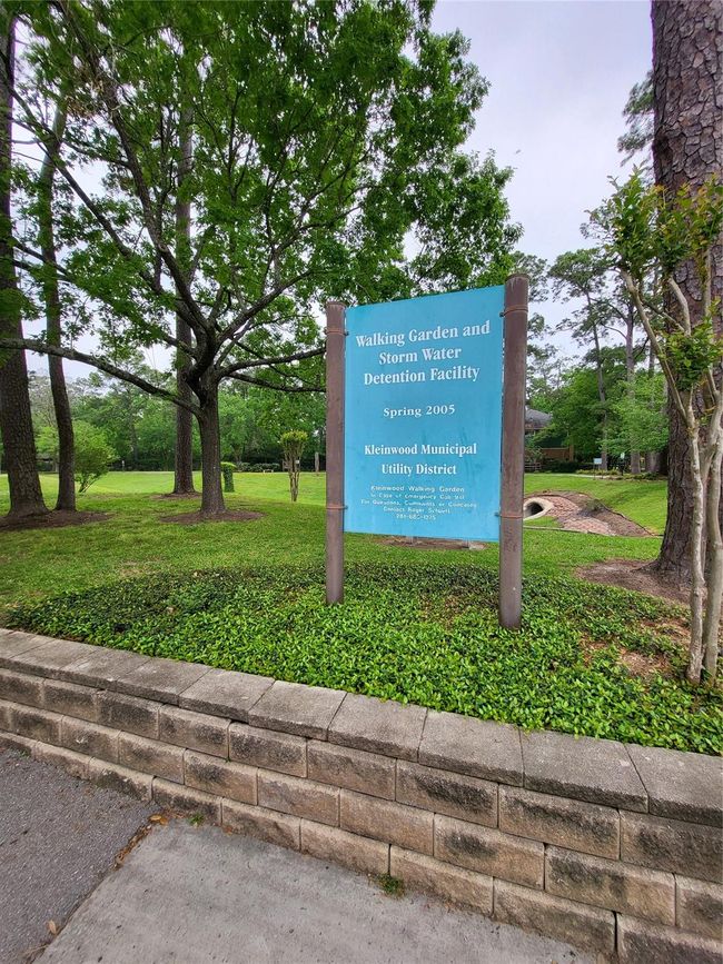 Residents also have access to the walking Garden with a path all around to walk, run or push a stroller. | Image 38