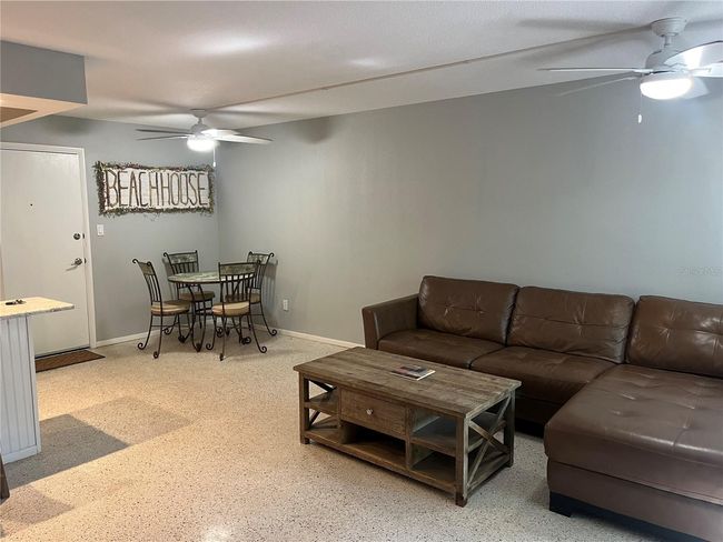 dining area | Image 6