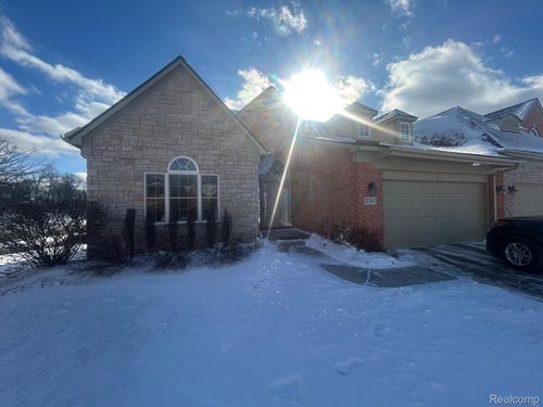 37165 Berkleigh Ct, Farmington Hills, MI, 48331-3787 | Card Image