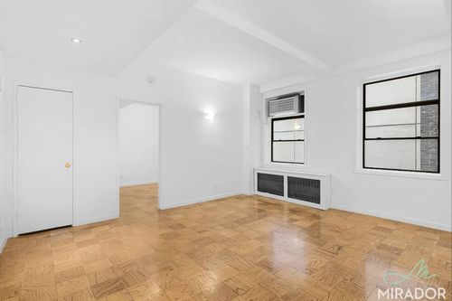 8f-132 E 45th St, New York, NY, 10017-3118 | Card Image