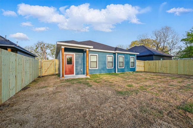 Back of property featuring a fenced backyard and a lawn | Image 19