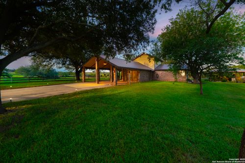 1823 Skyview Dr, Floresville, TX, 78114-6707 | Card Image