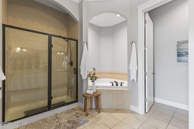 Primary Suite Bathroom | Image 21