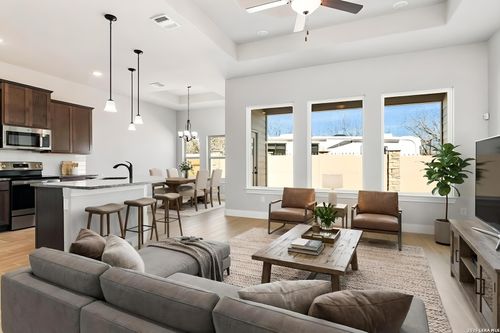 514 Park Cir, Hondo, TX, 78861 | Card Image