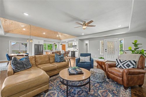 1325 Quail Run Cir, Bentonville, AR, 72712-4175 | Card Image