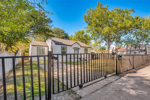 2815 Seevers Ave, Dallas, TX, 75216-4215 | Card Image