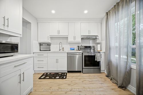 105-6540 Falconer Dr, Mississauga, ON, L5N1M1 | Card Image
