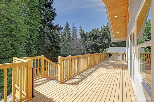 896 Henry Ln, Camano Island, WA, 98282-7503 | Card Image
