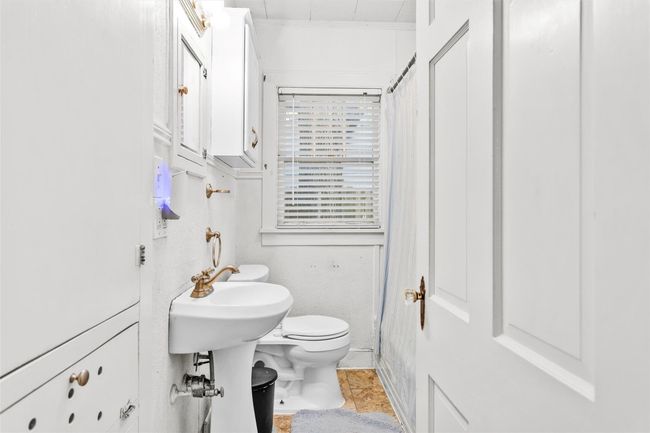 Bathroom | Image 22