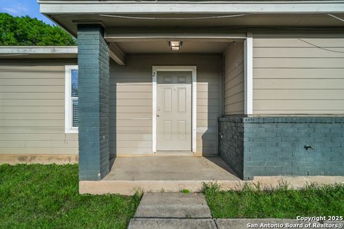 2-212 Bynum Ave, San Antonio, TX, 78211-3302 | Card Image