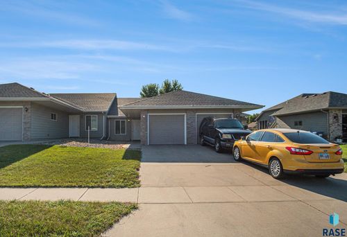 421 9th Ave, Brandon, SD, 57005 | Card Image