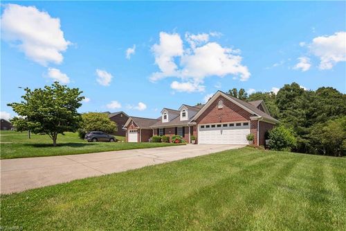 1-149 Royal View Dr, Pinnacle, NC, 27043-9510 | Card Image