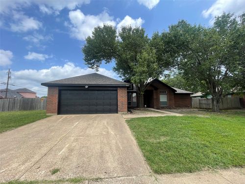 900 Steadman Dr, Cedar Hill, TX, 75104-7290 | Card Image